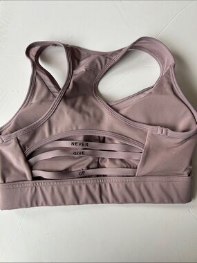 Mauve Strappy Back Sports Bra with 'Never Give Up' Detail